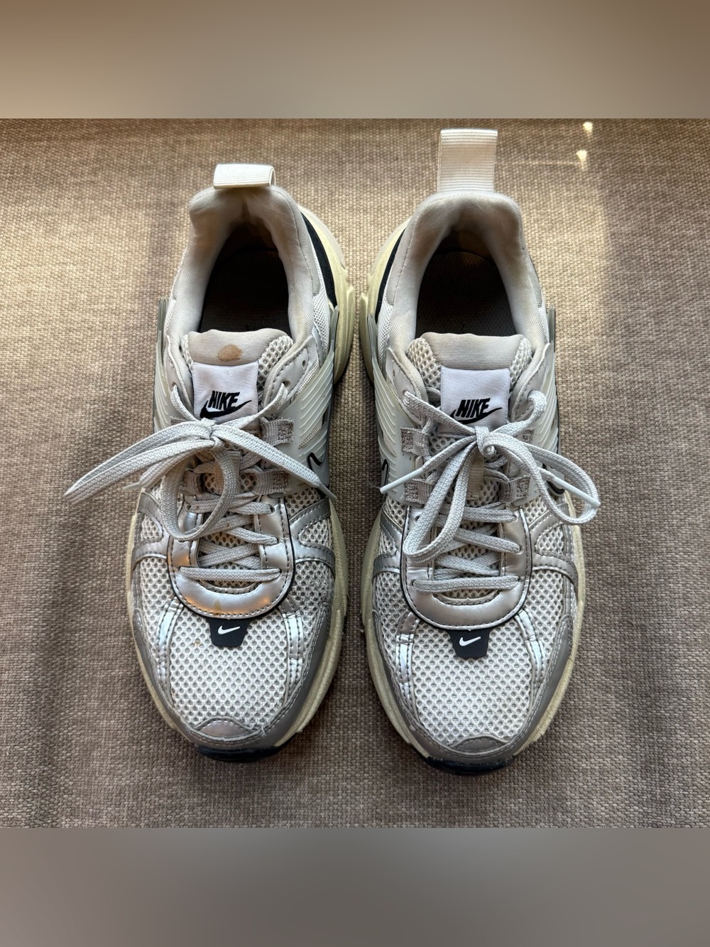 Nike Silver V2K Run Running Sneakers Women's Shoe Size 7 - Picture 2 of 7